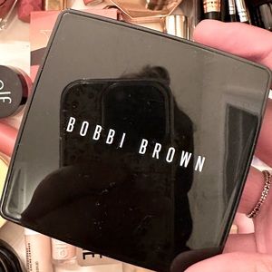 Bobbi Brown Sheer Finished Pressed Powder - SHADE: Pale Yellow